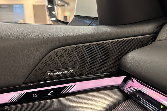 BMW i5 18 of 19