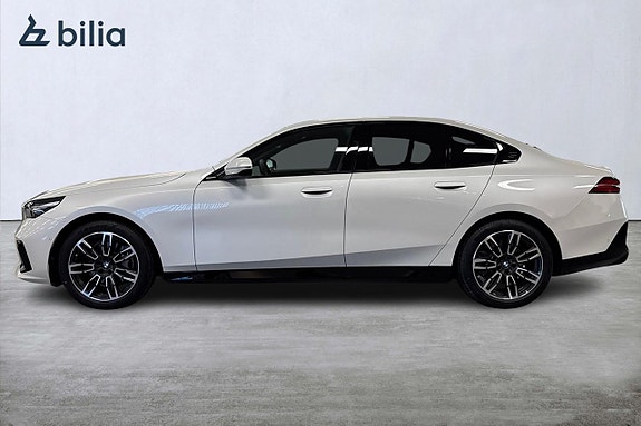 BMW i5 3 of 19