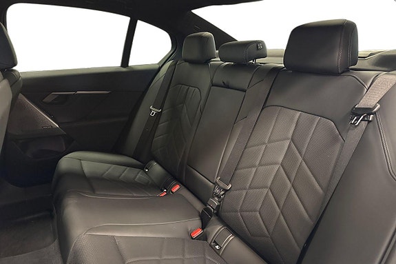 BMW i5 11 of 19