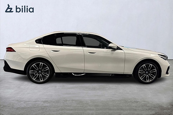 BMW i5 15 of 19