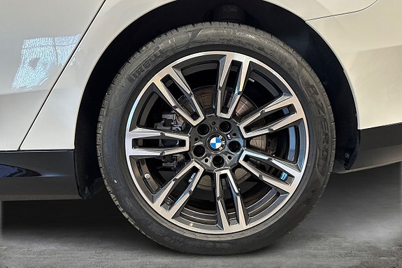 BMW i5 14 of 19