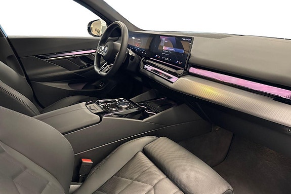 BMW i5 6 of 19