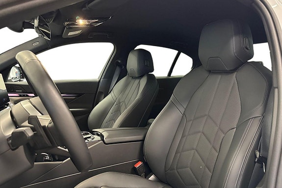 BMW i5 12 of 19