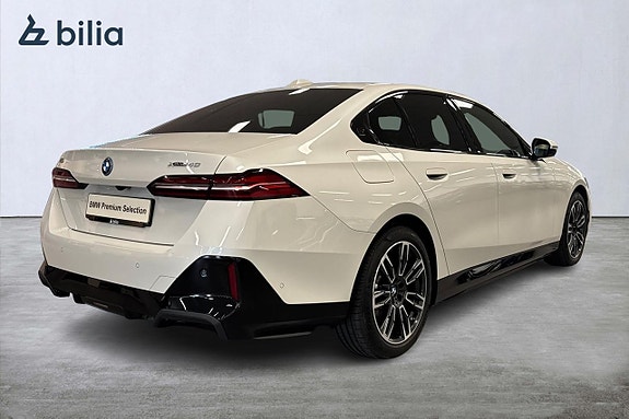 BMW i5 16 of 19