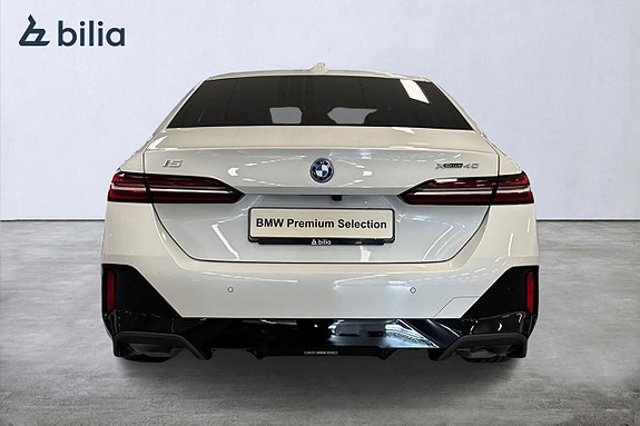 BMW i5 4 of 19