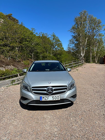 Mercedes-Benz A180 2 of 5