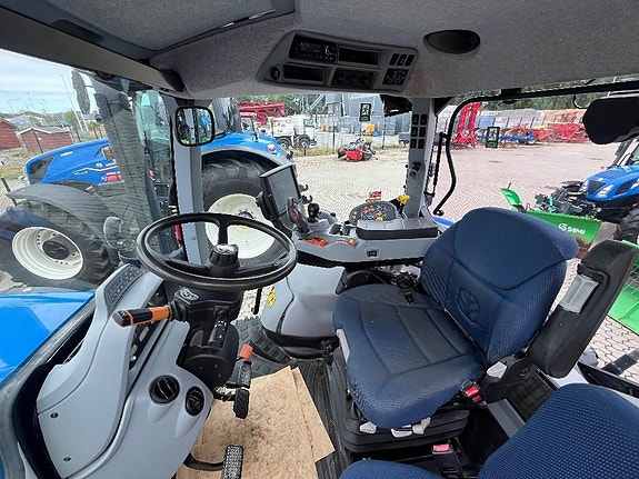 New Holland T6.155 Auto Command 8 of 9