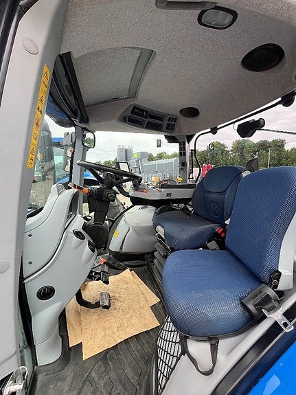 New Holland T6.155 Auto Command 7 of 9