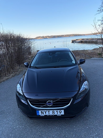 Volvo V40 2 of 5