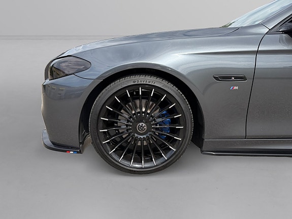 BMW 520d 3 of 5