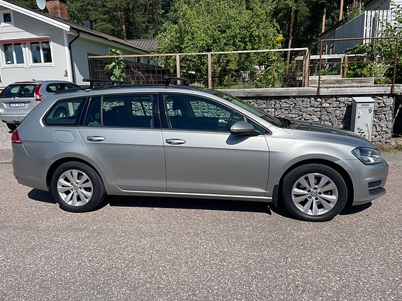 Volkswagen Golf VII 2 of 5