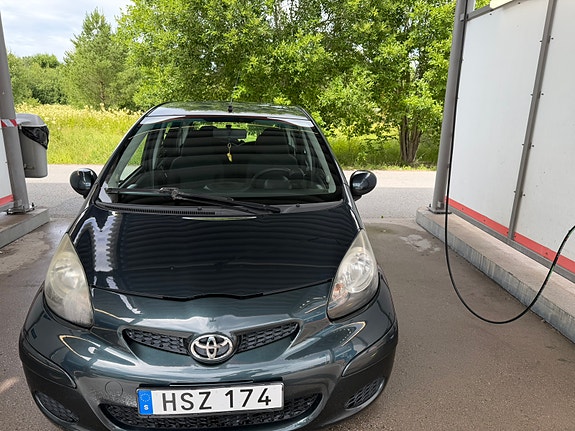 Toyota Aygo 2 of 10