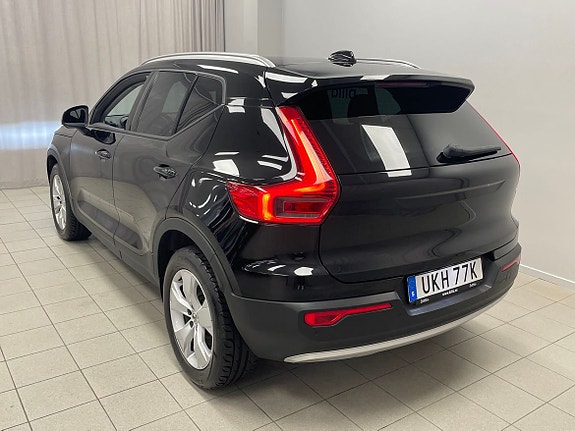 Volvo XC40 3 of 5