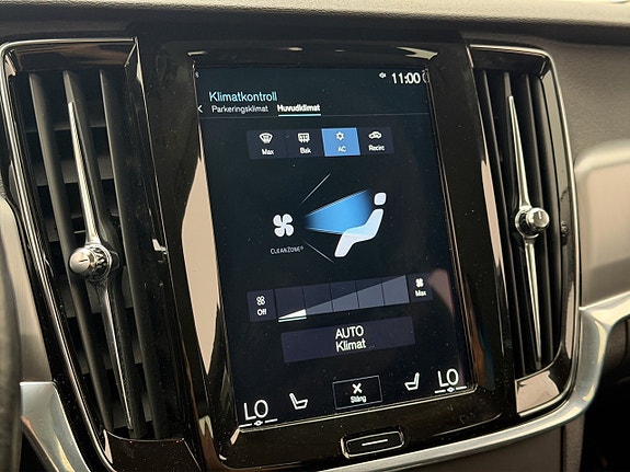 Volvo V90 26 of 30