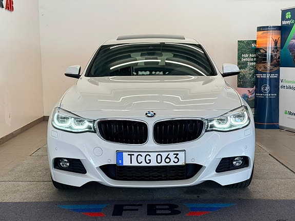 BMW 340i 3 of 5