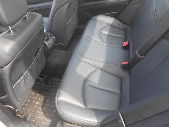 Mercedes-Benz E320 5 of 5