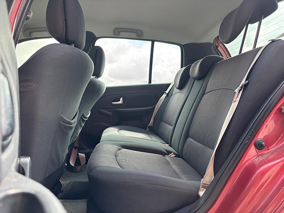 Renault Clio 15 of 16