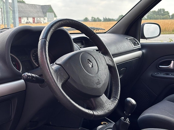 Renault Clio 8 of 16