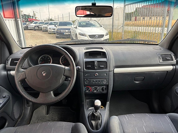 Renault Clio 9 of 16