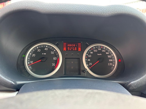 Renault Clio 12 of 16