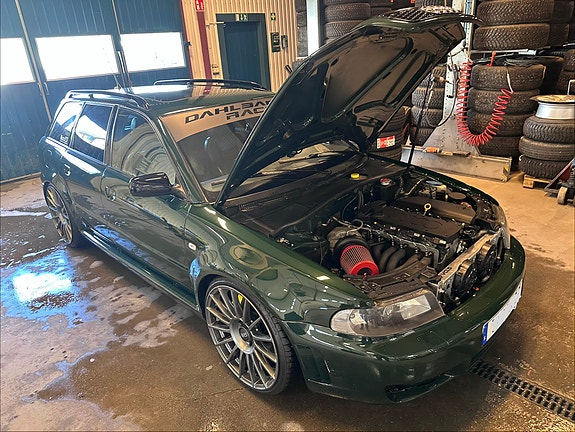 Audi RS4 4 of 5