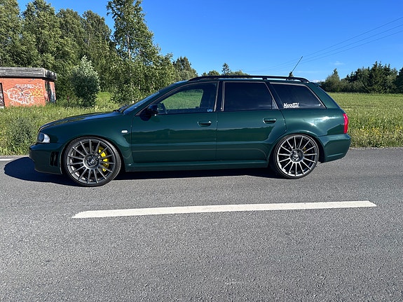 Audi RS4 2 of 5