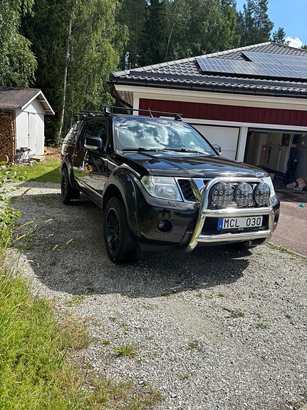 Nissan Navara 2 of 5