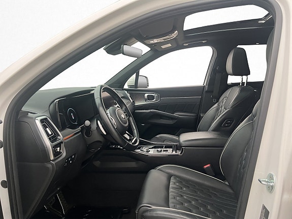 Kia Sorento 12 of 30
