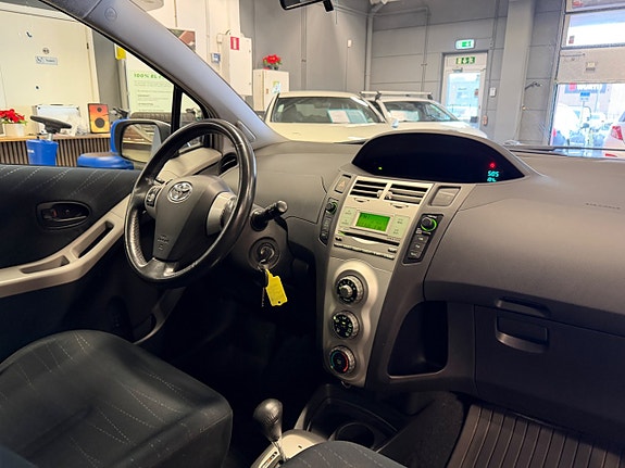 Toyota Yaris 18 of 21