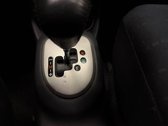 Toyota Yaris 13 of 21