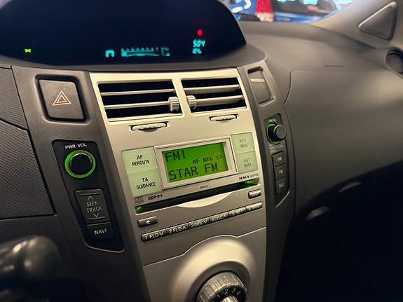 Toyota Yaris 11 of 21