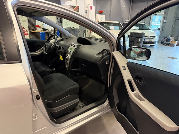 Toyota Yaris 16 of 21