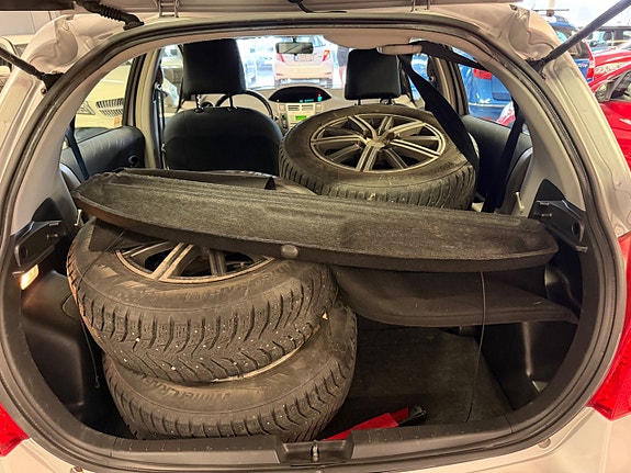 Toyota Yaris 21 of 21