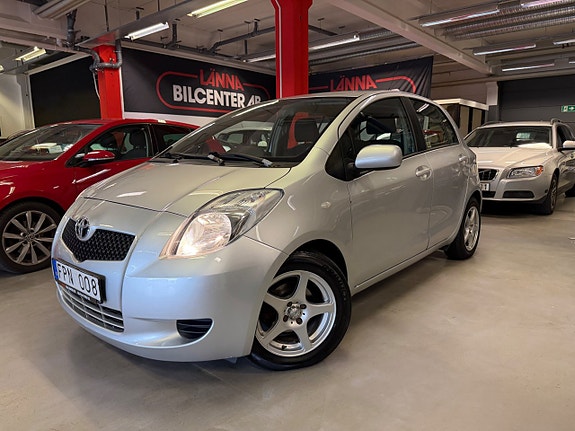 Toyota Yaris 2 of 21