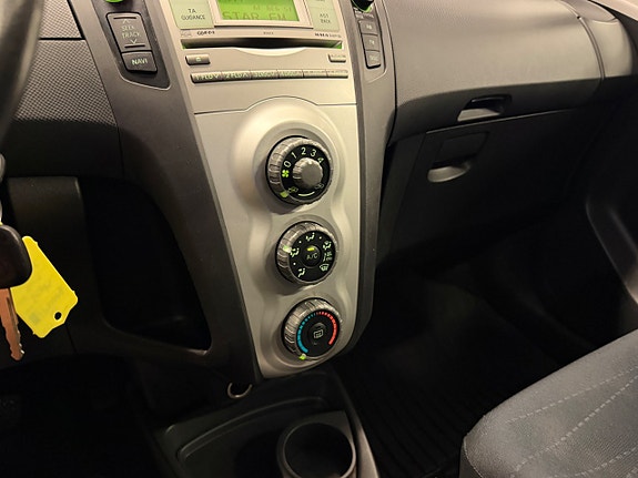 Toyota Yaris 12 of 21