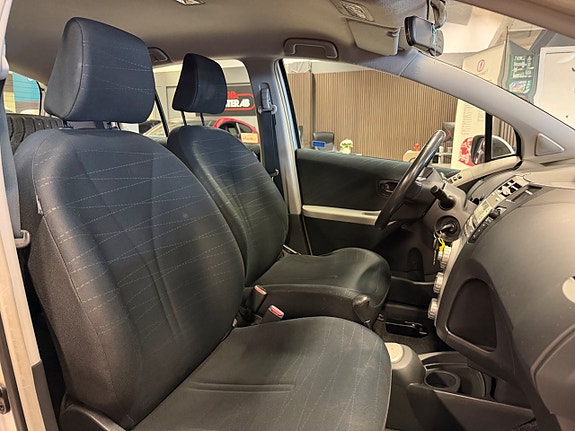 Toyota Yaris 19 of 21