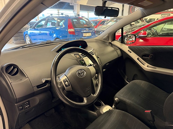 Toyota Yaris 9 of 21