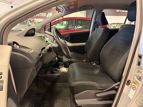 Toyota Yaris 14 of 21