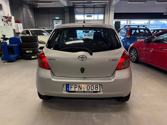 Toyota Yaris 6 of 21
