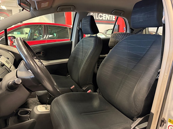 Toyota Yaris 15 of 21