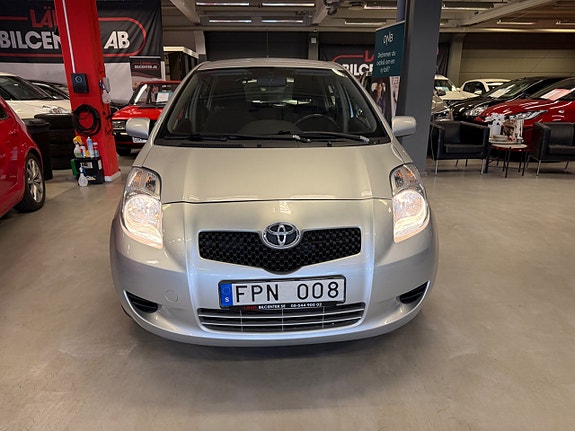Toyota Yaris 3 of 21