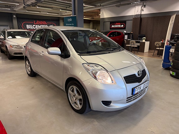 Toyota Yaris 4 of 21