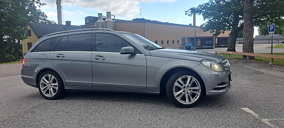 Mercedes-Benz C250 4 of 7