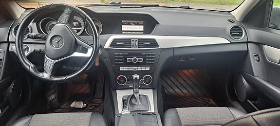 Mercedes-Benz C250 2 of 7