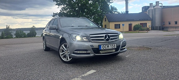 Mercedes-Benz C250 3 of 7