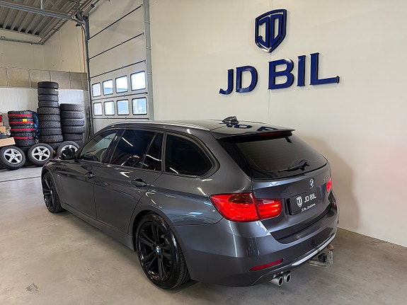 BMW 330d 3 of 5