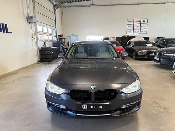 BMW 330d 4 of 5