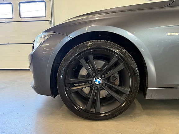 BMW 330d 9 of 21