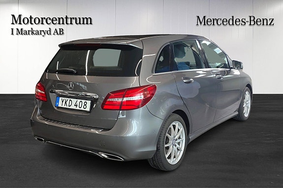 Mercedes-Benz B180 3 of 5