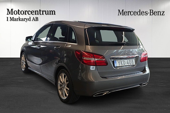 Mercedes-Benz B180 4 of 5